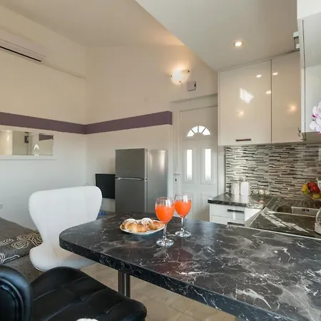 Dalmatian Modern With Tavern Appartement *