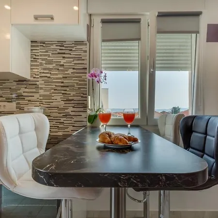 Dalmatian Modern With Tavern Apartment