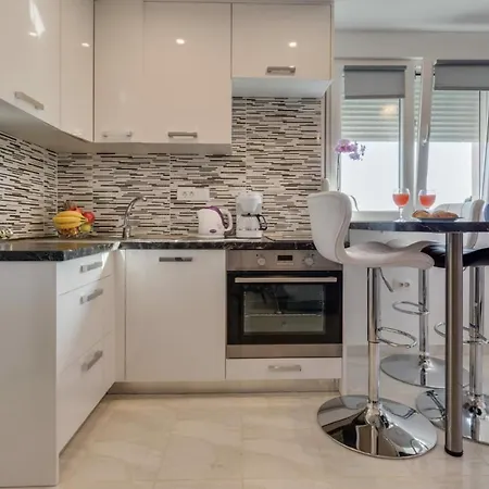 Apartment Dalmatian Modern With Tavern Zadar