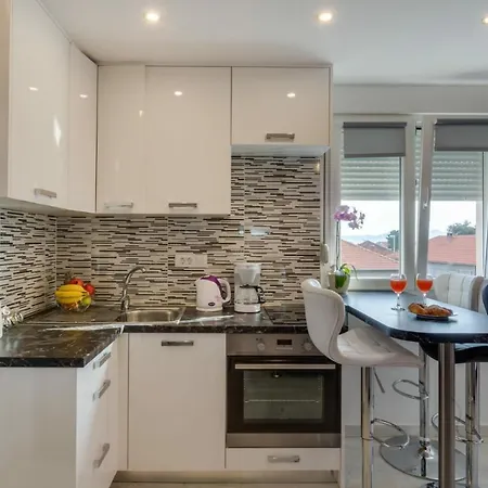 Dalmatian Modern With Tavern Apartment Zadar
